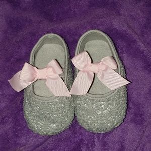 Adorable silver shoes w pink accent bow!